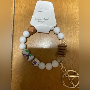 NWT Boutique Fashion Bracelet Keyring with White Beads and Floral Accents